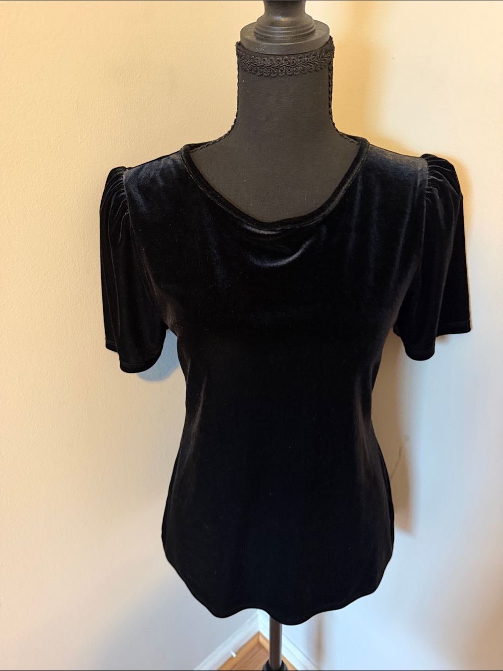 Express Black Velvet Short-Sleeve Puff Shoulder Tee